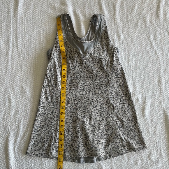 Lululemon Racerback Grey Floral Turbo Tank Tone It Built in Bra - Picture 9 of 11